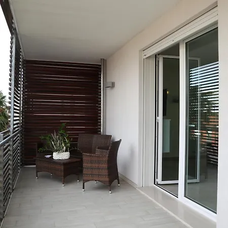 曾尼美景及咖啡公寓式酒店