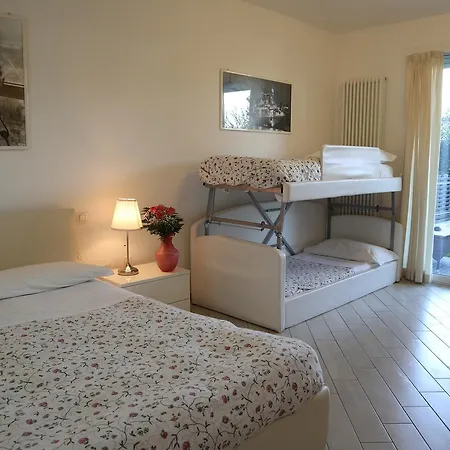 Ξενοδοχείο με διαμερίσματα Camera & Caffe Cenni 4*
