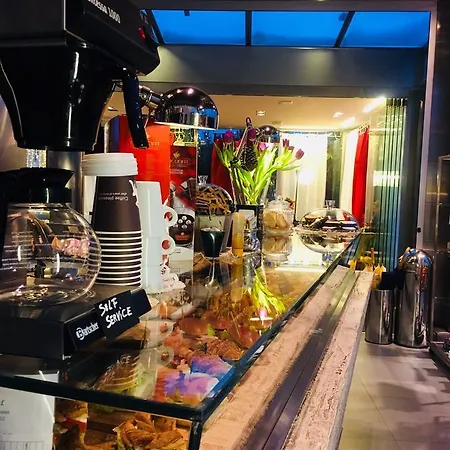 Ξενοδοχείο με διαμερίσματα Camera & Caffe Cenni