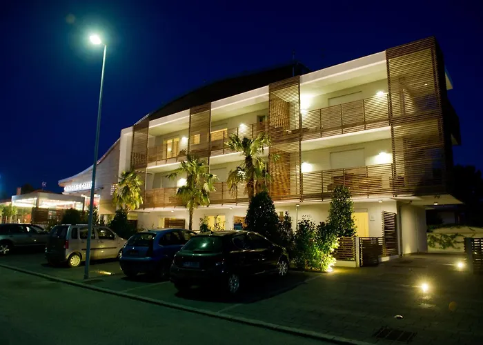 曾尼美景及咖啡公寓式酒店 4*