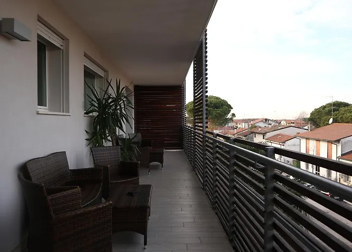 曾尼美景及咖啡公寓式酒店