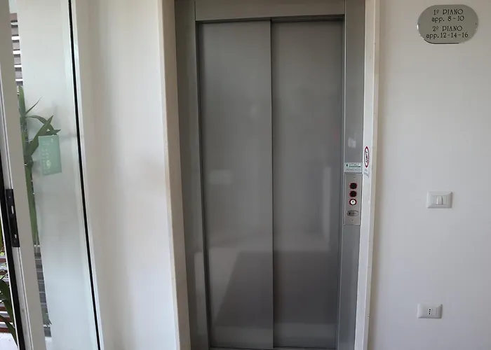 曾尼美景及咖啡公寓式酒店