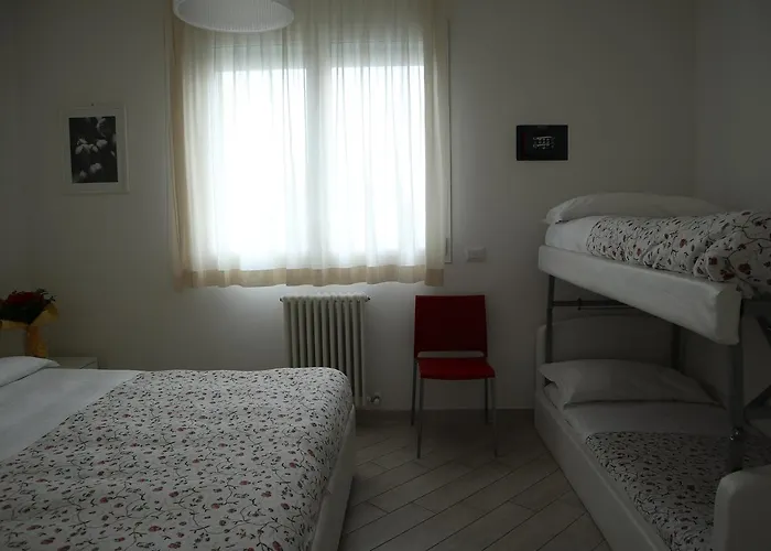 曾尼美景及咖啡公寓式酒店 4*