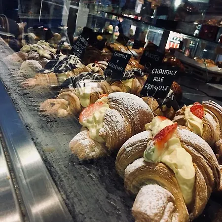 Lägenhetshotell & Caffe Cenni 4*