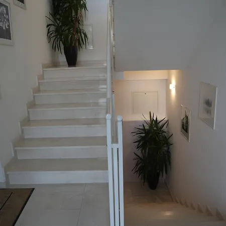 Lägenhetshotell & Caffe Cenni 4*