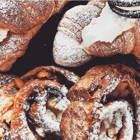 Lägenhetshotell & Caffe Cenni 4*